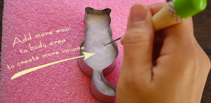 needle felting tutorial - cookie cutter felted kitty - CatAtRoof02