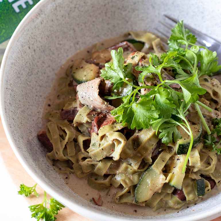 Edamama Edamame Noodles mit Pilzen und Zucchini