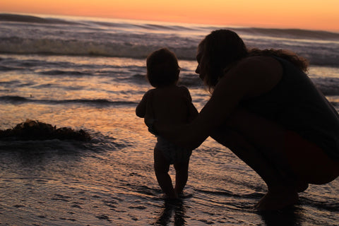 Mom blogger Devon DeMint at the beach.