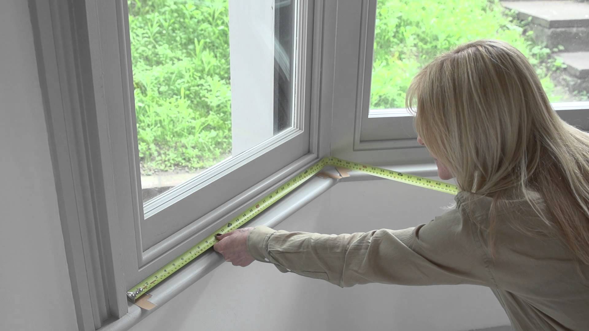 How to measure a bay window for new curtain hardware