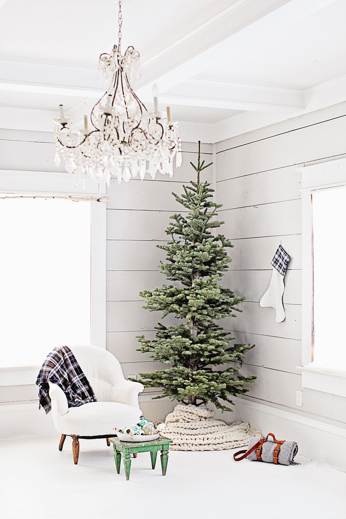 farmhouse Scandinavian Christmas tree with natural curtain bracket ideas