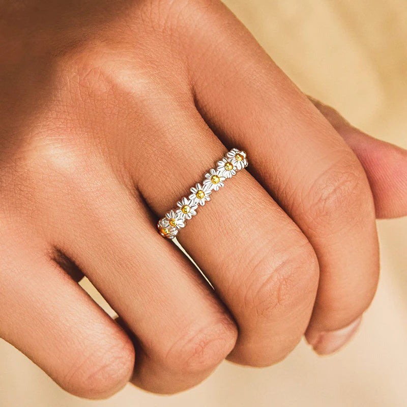 The Daisy Ring (925 Sterling Silver)