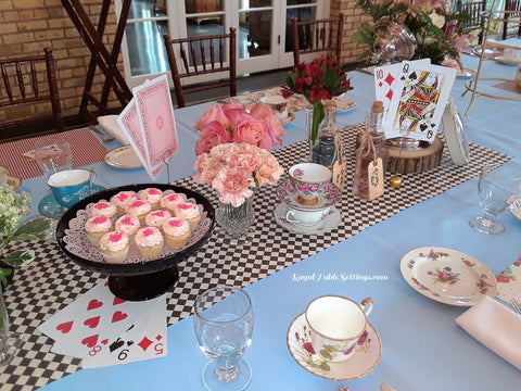 tea cups with cupcakes 