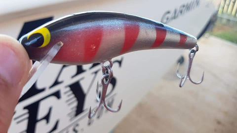 This lure is an Old Dog by Dave Killalea - Guttermaster 100mm Shallow in colour #15 Bleeding Mullet