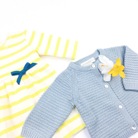 Gelb weiß gestreiftes Babykleid und Baby Cardigan bei internaht