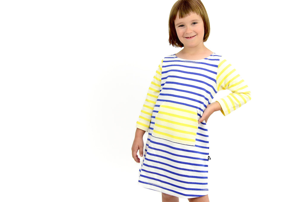 Streifenkleid mit blau-weiß-gelben Streifen für Mädchen