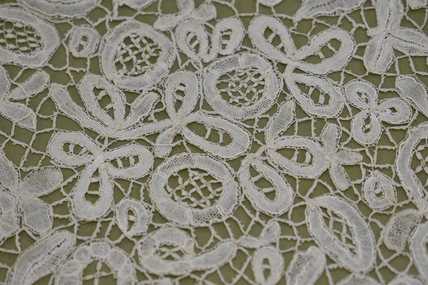vintage handmade floral lace honiton bobbin detail