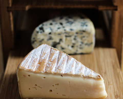 how to age blue cheese