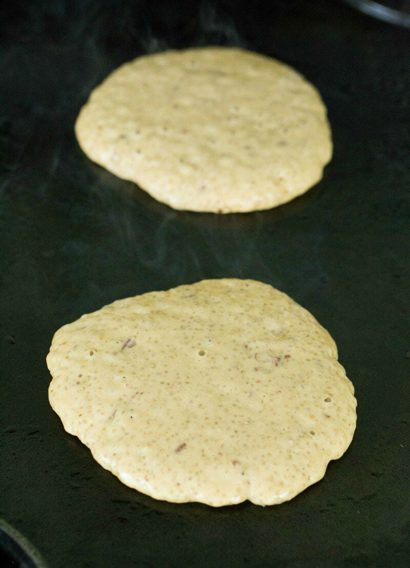 Panqueques de quinoa y nueces pecán