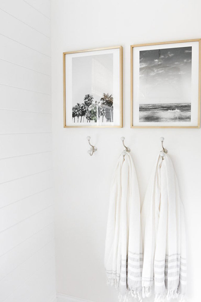 Simple Artwork in Bathroom - Image via Monika Hibbs