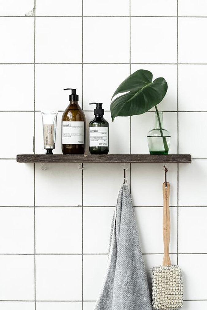 Modern Bathroom Shelving - Image via Huiszwaluw