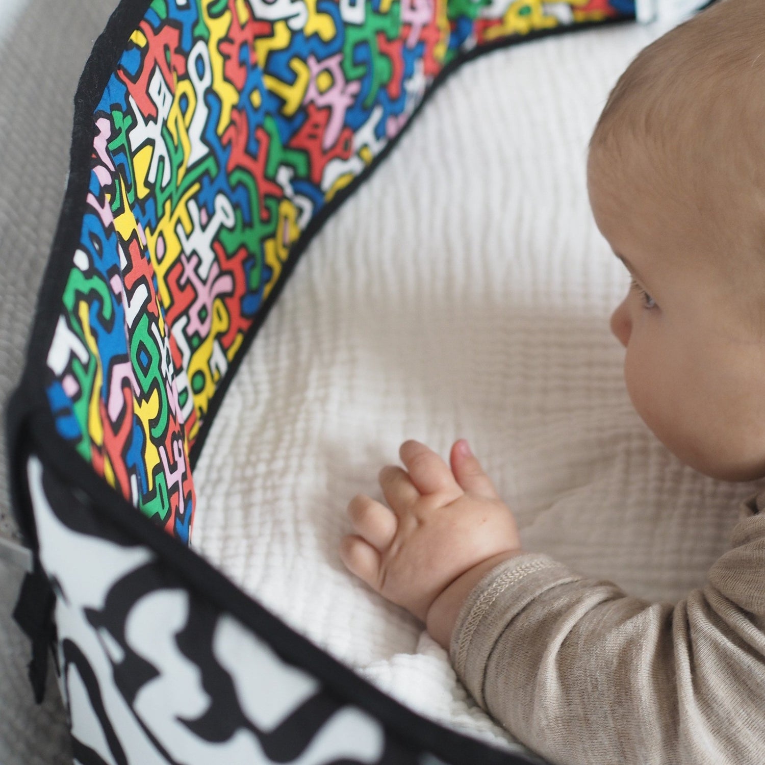 Etta Loves X Keith Haring Reversible Sensory Strip - 0 to 4M/5+M - Scandibørn