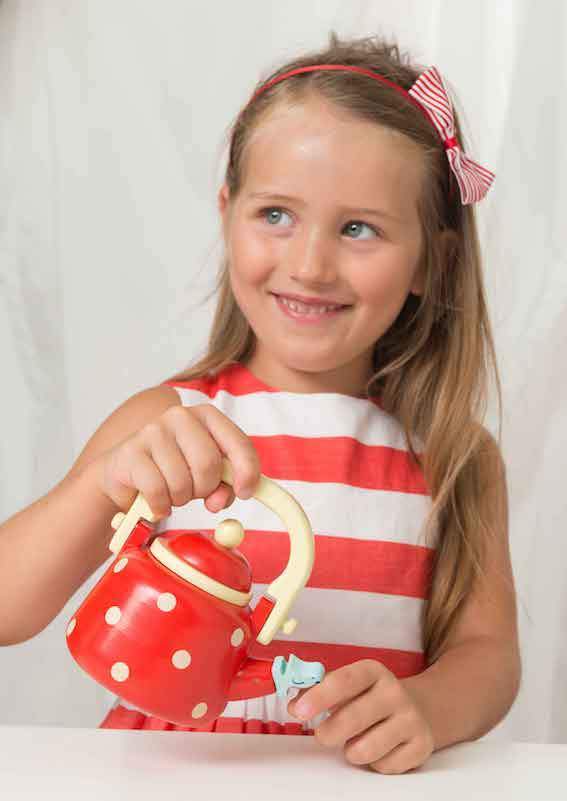 Le Toy Van Dotty Kettle with Detachable Lid - Scandibørn