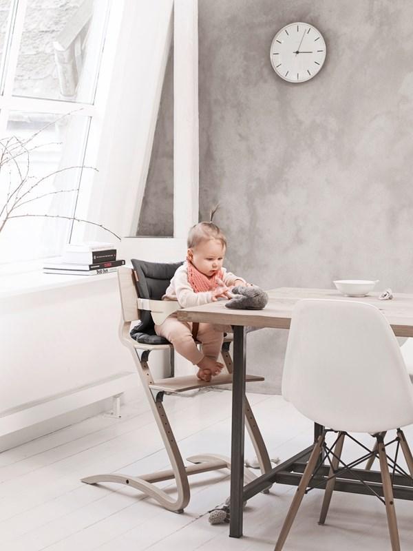 Leander High Chair with Safety Bar - Natural - Scandibørn