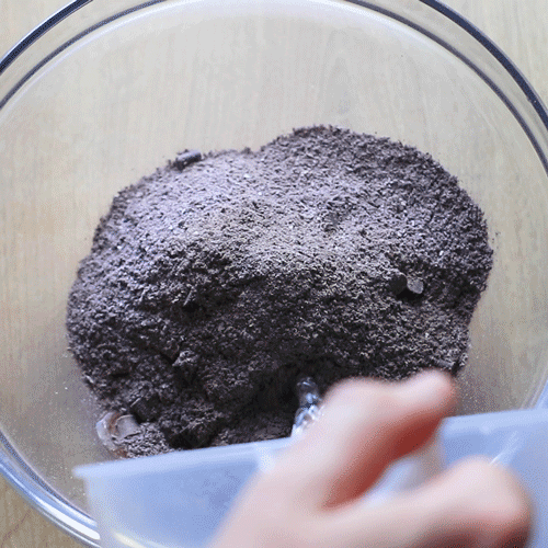 low calorie brownie mix pouring