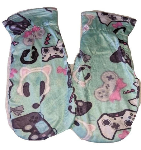 VIDEO GAME Matching Mittens Designed by @Beeandbatwingz