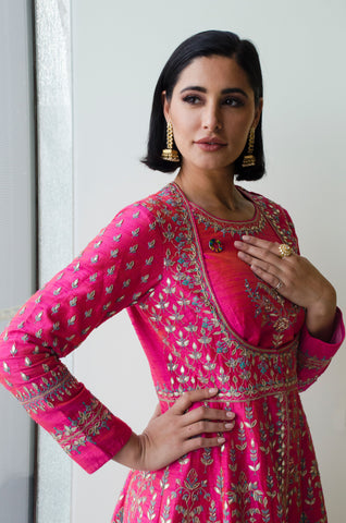 Nargis Fakhri American model and Bollywood celebrity wears Shiffon Co pinky ring jewelry at One Young Word