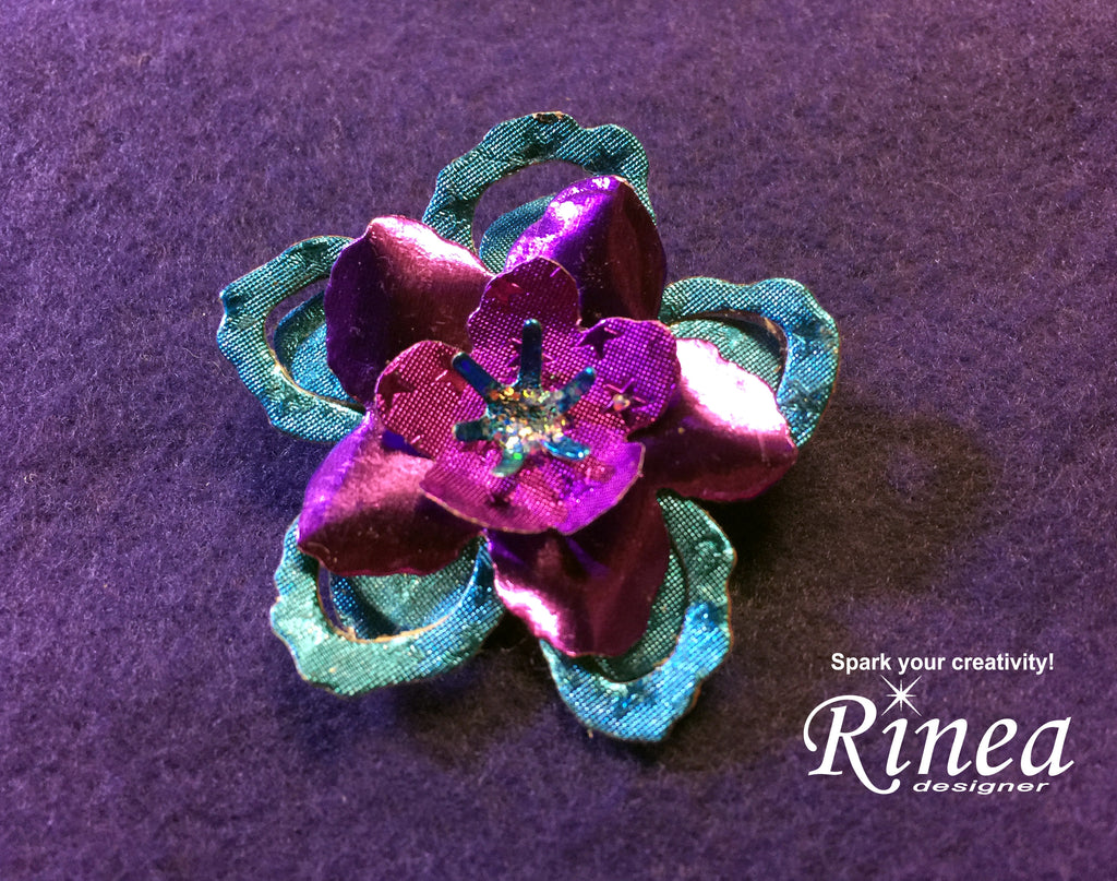 floral pin with Rinea