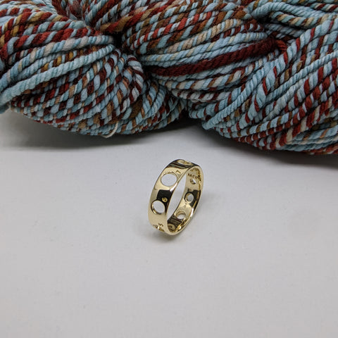 18K Gold ring with handspun yarn in the background