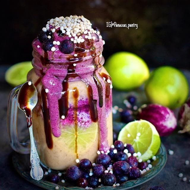 Lime and blueberry smoothie by @panaceas_pantry