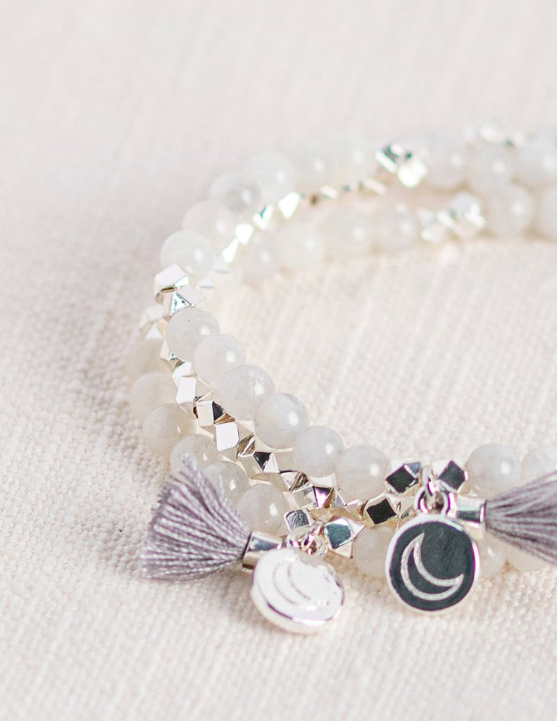 Crystal gemstone bracelets to diffuse essential oil jewelry
