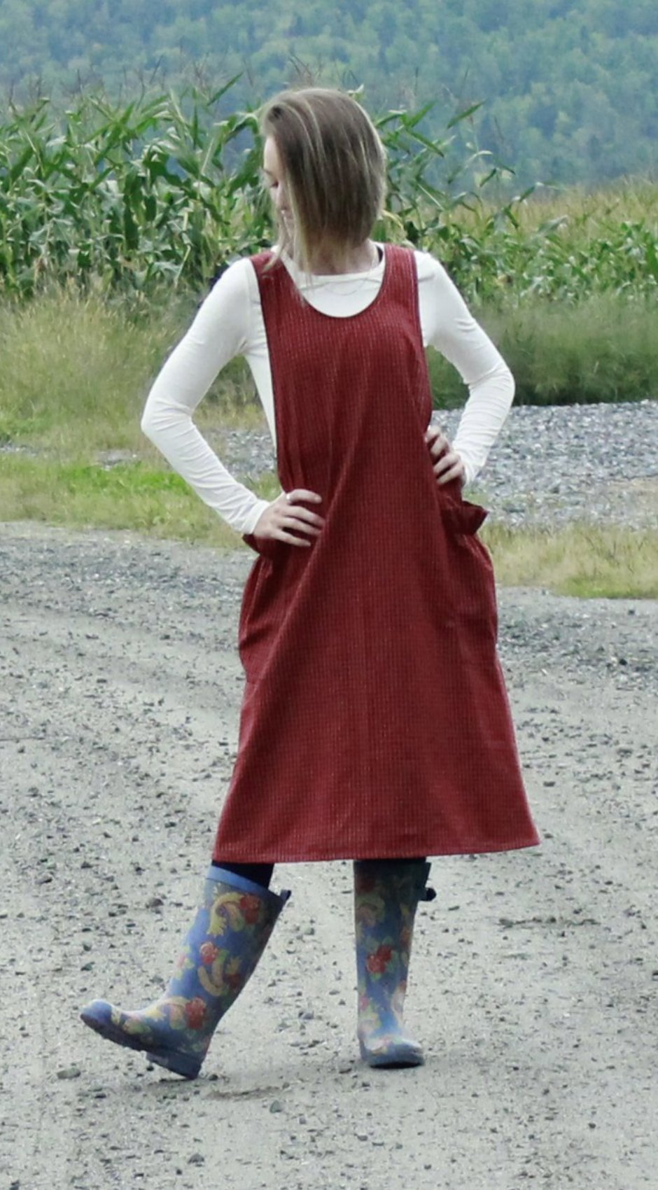 Ready to Ship - No Ties Crossback Apron in Red 100% Cotton Homespun in 3x