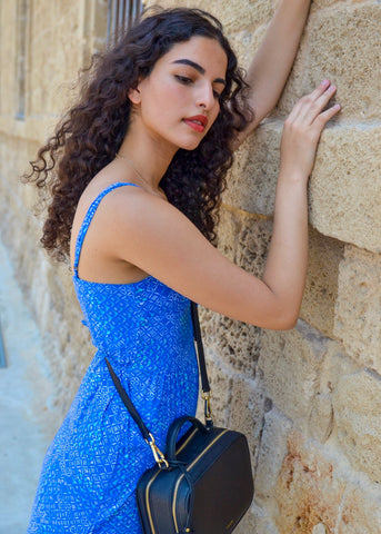 Noa from Style with a Smile, vegan fashion blogger fashioning FERRON crossbody bag