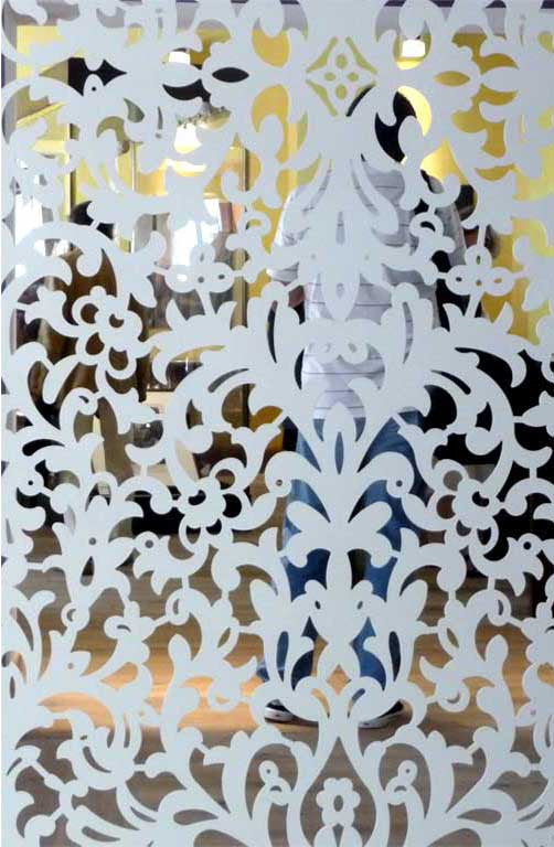 Merletto screen laser cut aluminum reproduce an ancient Venetian lace design