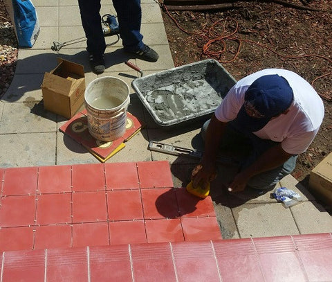 Any mortar left on the surface of the tile must be cleaned immediately to avoid staining