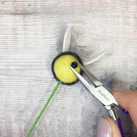 Using flat nose craft pliers for felt flower making