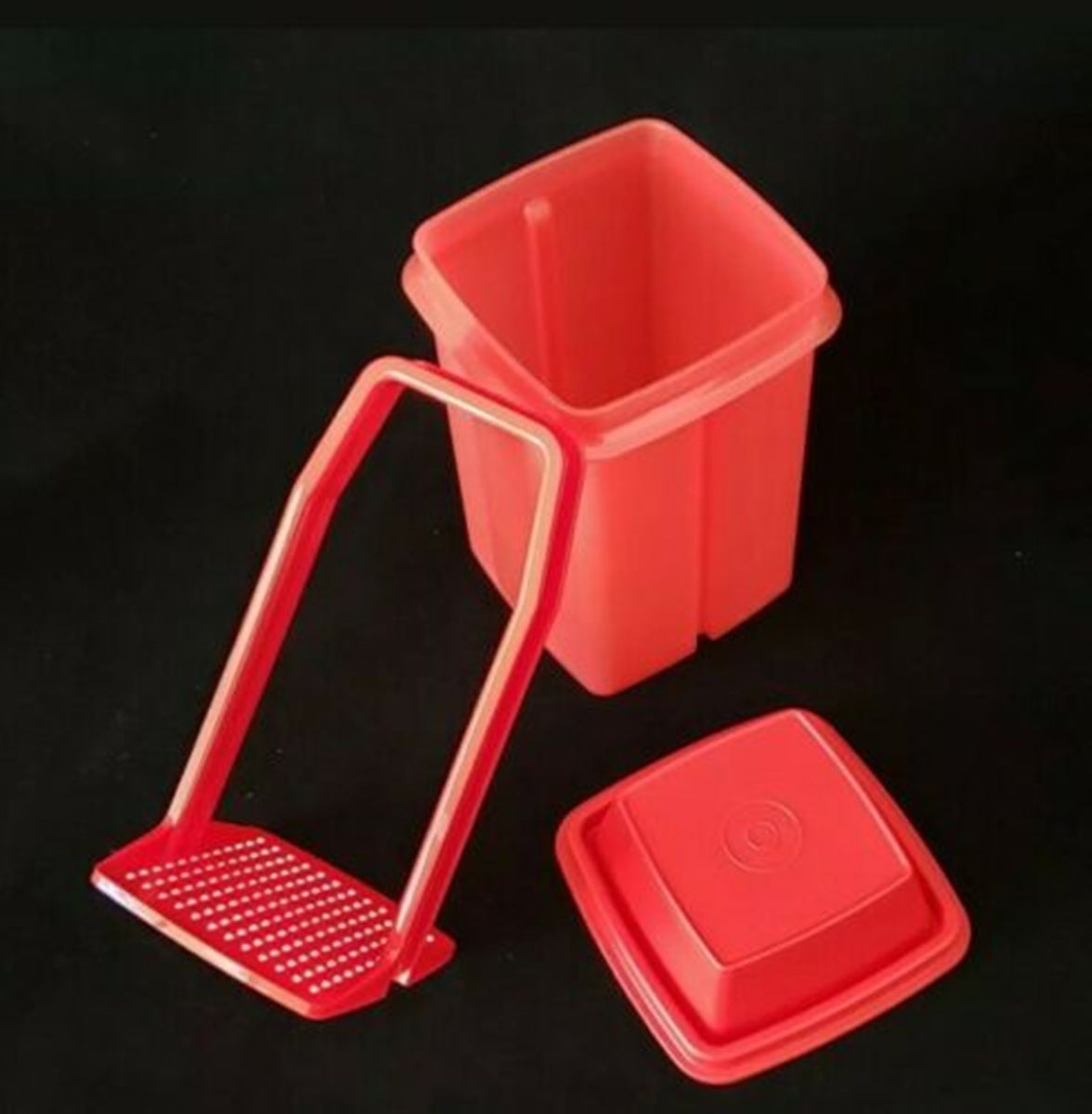 Tupperware 5 cup Pick A Deli Container & Strainer Olives Pickles 7.5"H Red New 
