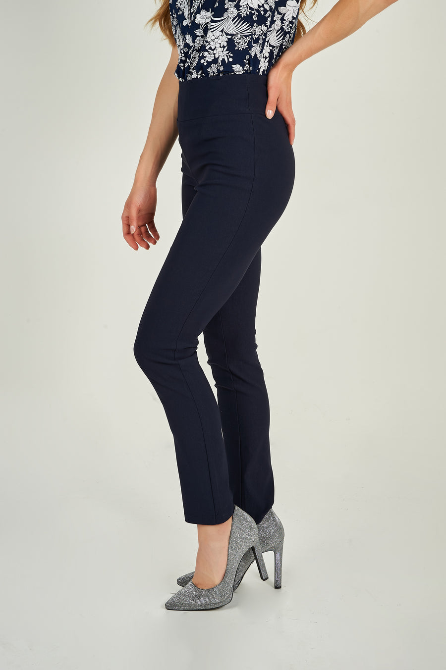 magasinez les pantalons à enfiler pour femme de chez colori - Shop the pull on pants for women from colori