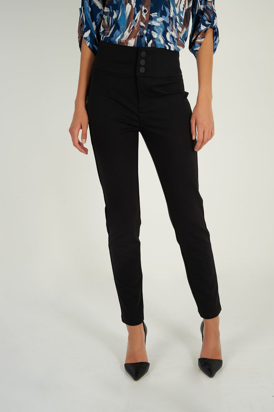 magasinez le pantalon noir à taille haute de colori - Shop the high waisted black pants from colori