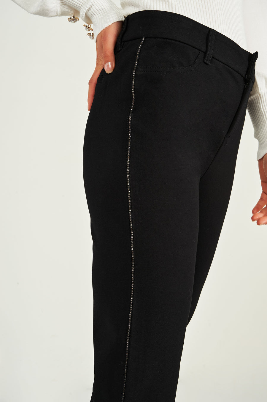 magasinez le pantalon extensible avec pierres décoratives - Shop this pants with decorative stones