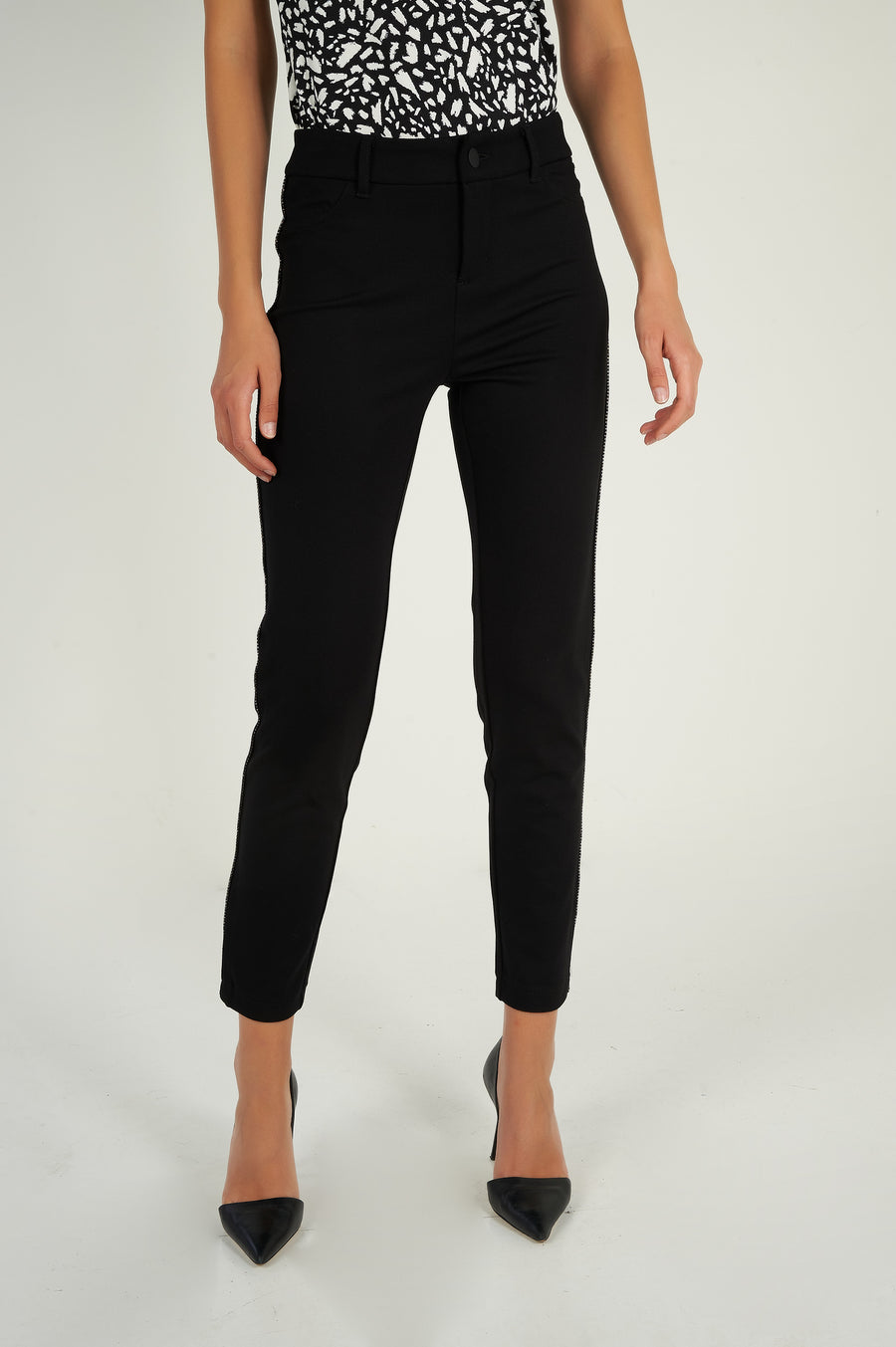 magasinez le pantalon extensible avec pierres décoratives - Shop this pants with decorative stones