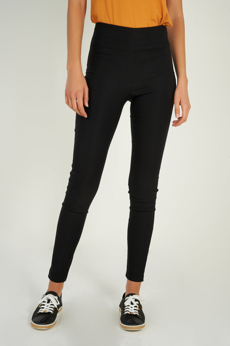 magasinez les pantalons à enfiler pour femme de chez colori - Shop the pull on pants for women from colori