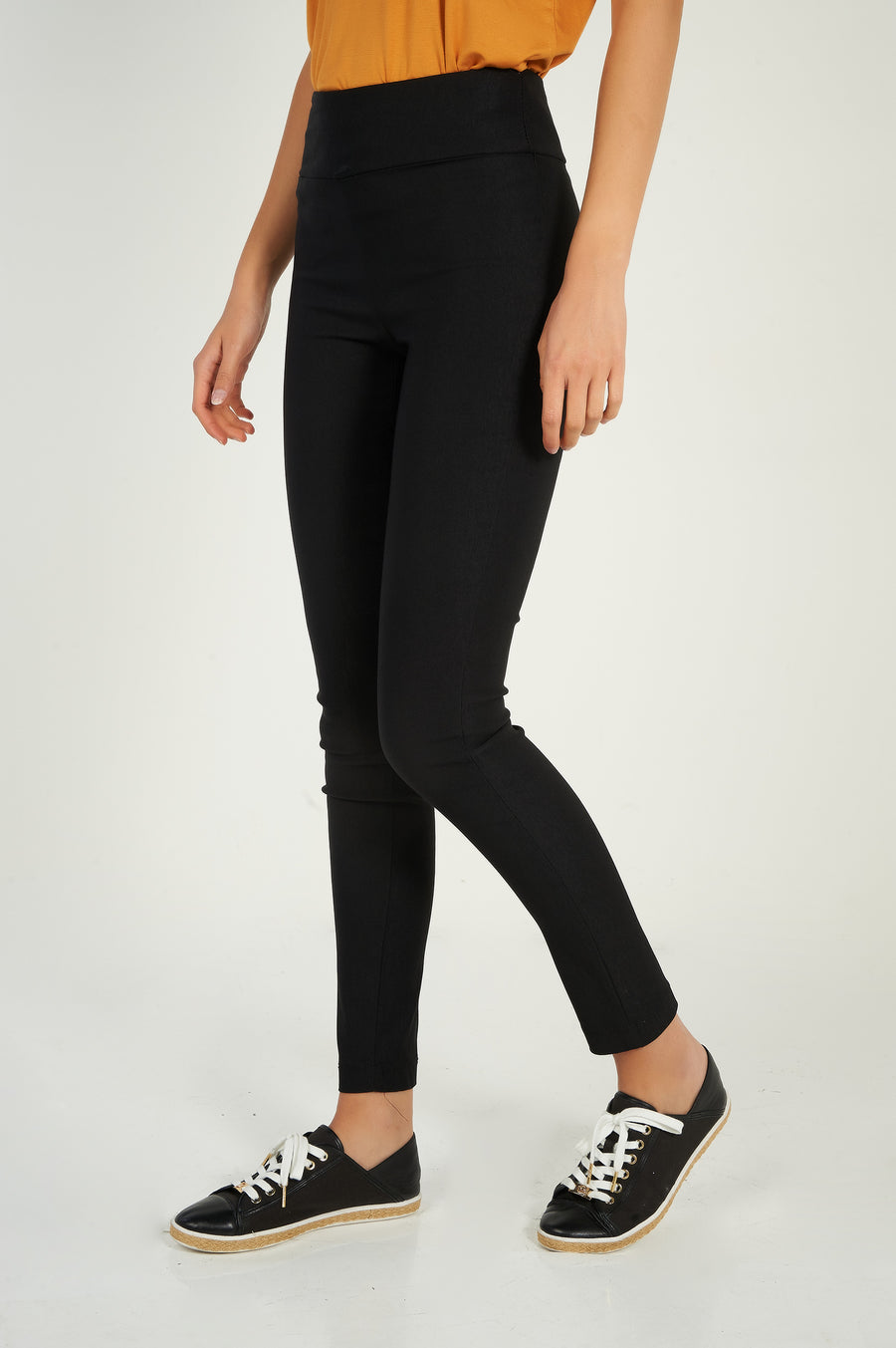 magasinez les pantalons à enfiler pour femme de chez colori - Shop the pull on pants for women from colori