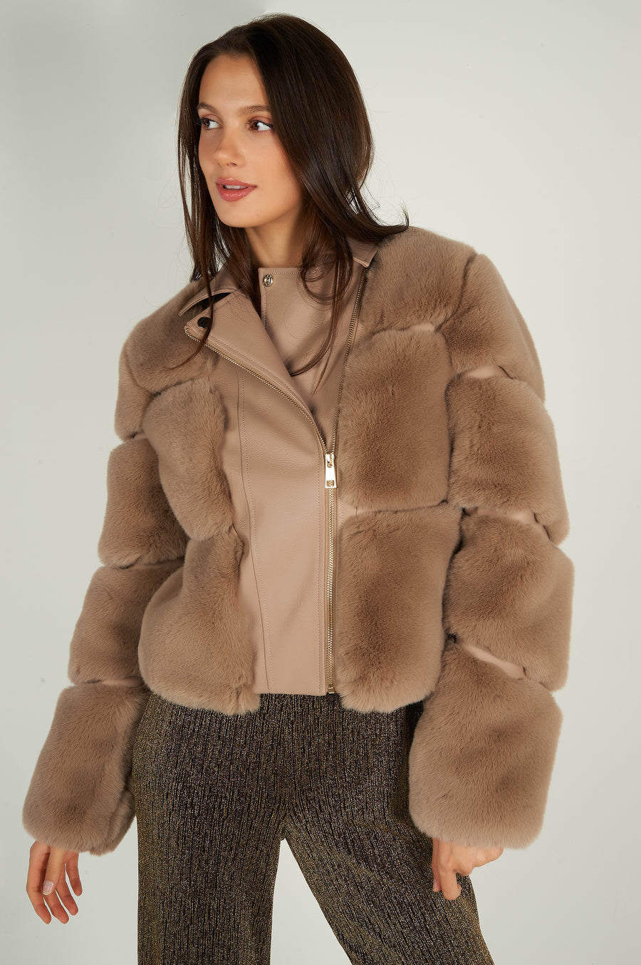 magasinez la veste moto en fausse fourrure de chez colori - Shop the faux fur biker jacket from colori