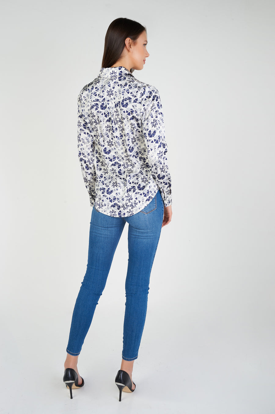 magasinez la blouse bleue de chez colori - shop the blue blouse from colori