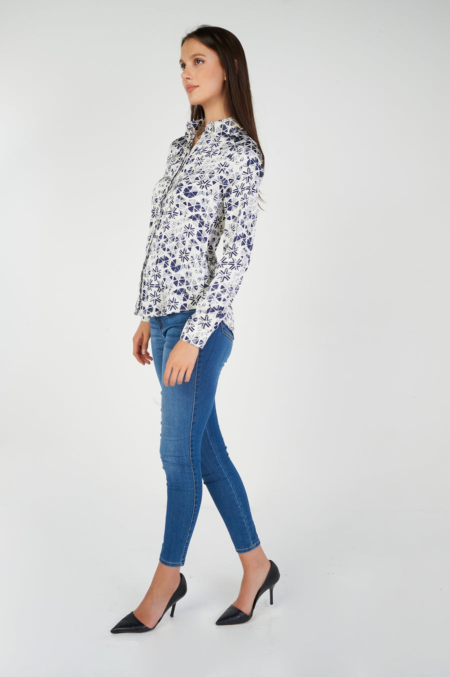 magasinez la blouse bleue de chez colori - shop the blue blouse from colori