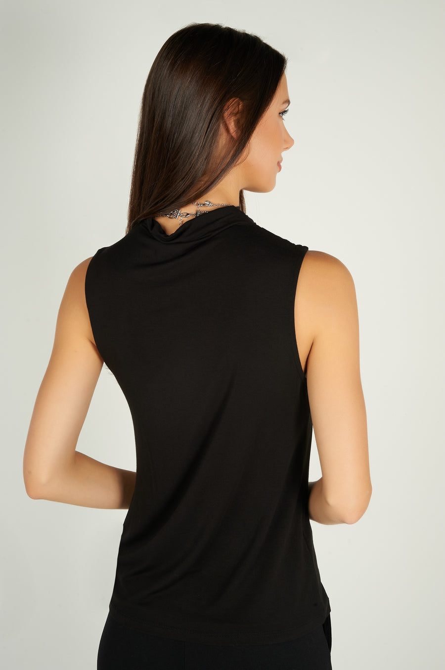 magasinez la camisole sans manches pour femme de chez colori - Shop the sleeveless top for women from colori