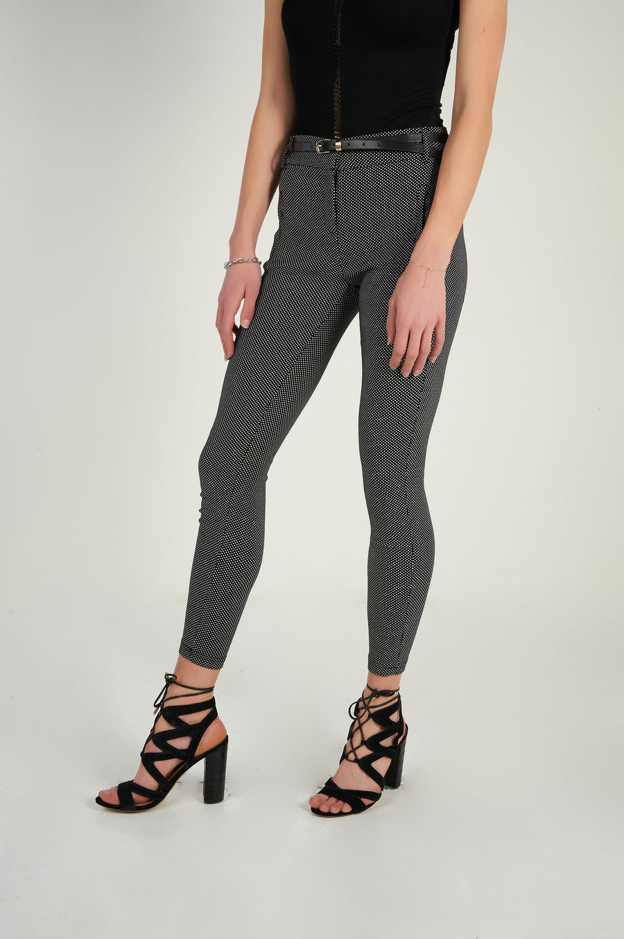 magasinez le pantalon noir pour femme colori collection printemps été - shop the black pants from colori for women spring summer collection