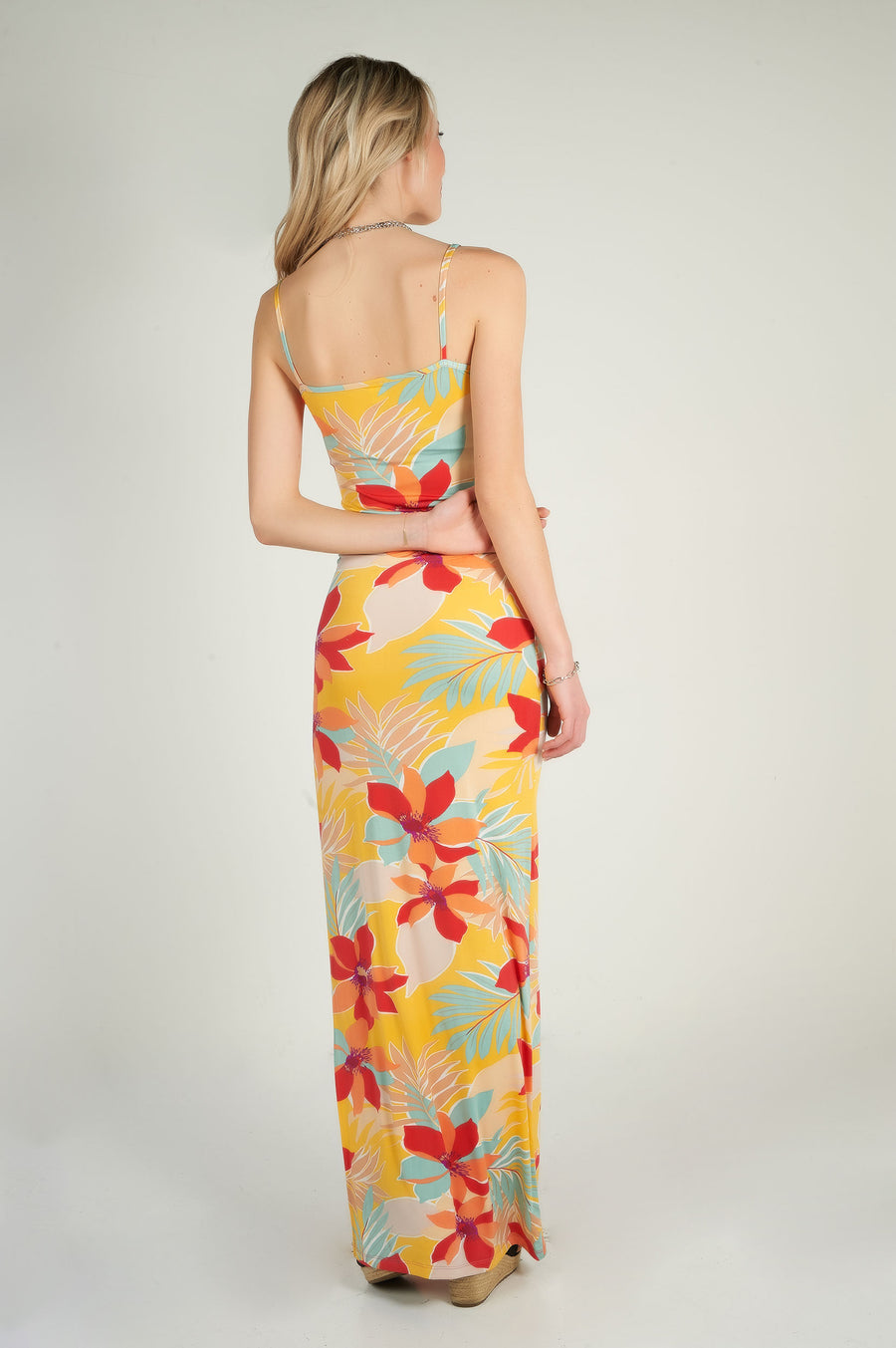 magasinez la robe maxi fleurie de chez colori collection printemps été - shop the floral maxi dress spring summer collection