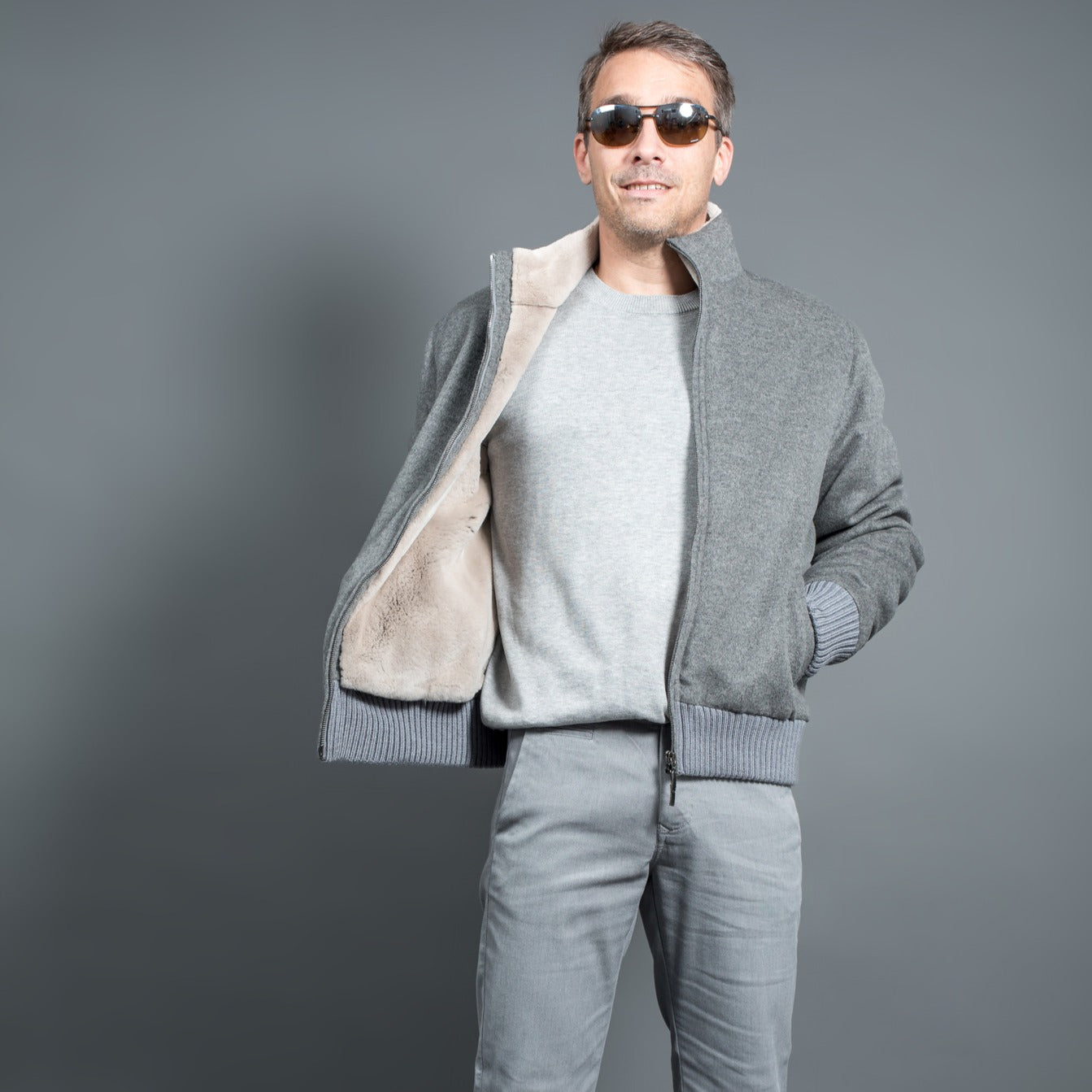 Conveniente Enjuiciar Gran universo Loro Piana cashmere and Beaver fur jacket for men – Fur Caravan