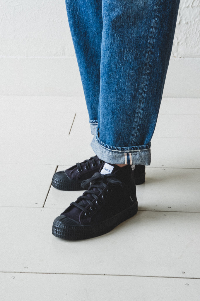 STAR DRIBBLE HIGH TOP SNEAKER IN BLACK 