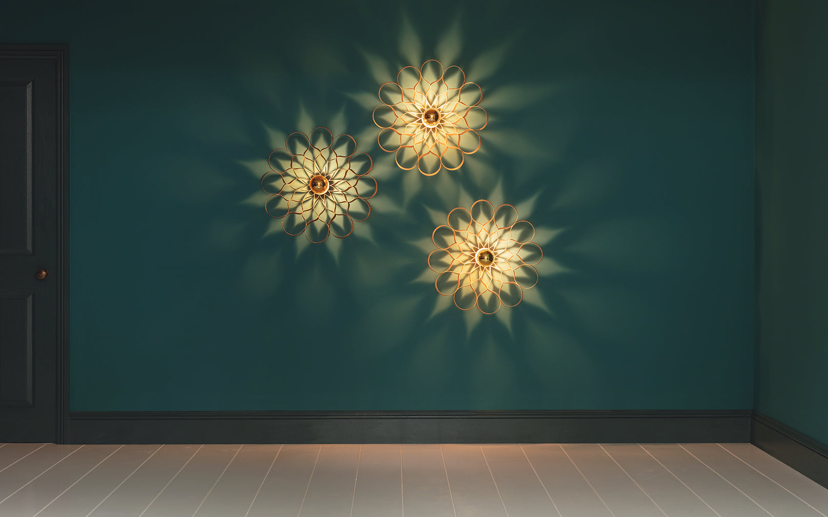 Arame Wall Light