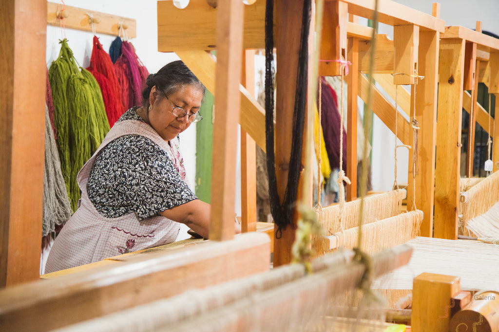 Lola weaving tapestries teotitlan del valle
