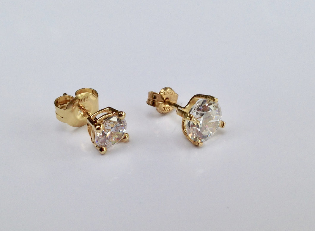 9ct Gold Cubic Zirconia stud Earrings - agiftireland