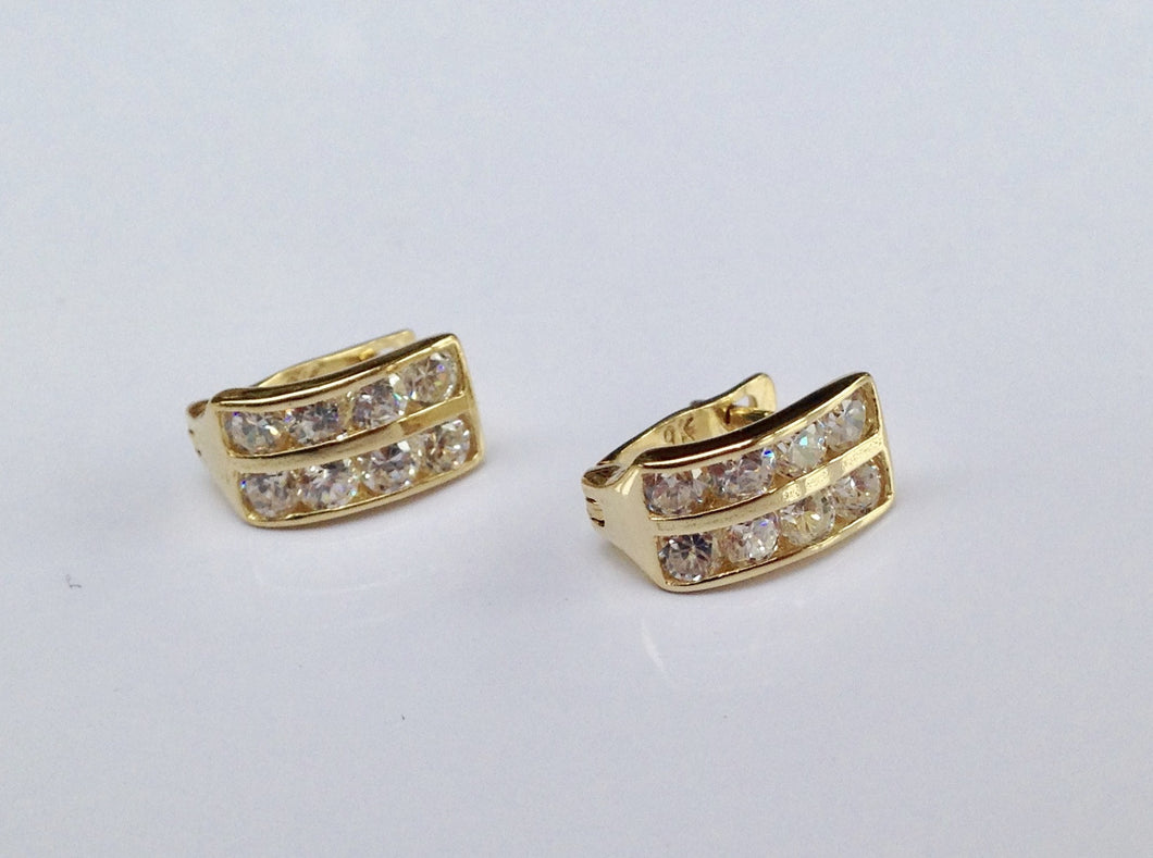 9ct Gold Cubic Zirconia stud Earrings - agiftireland