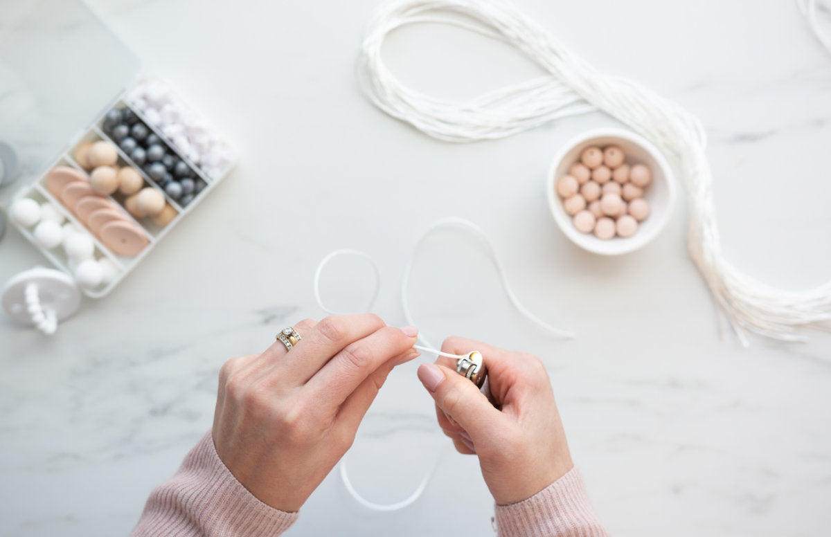 How to make a teething necklace - Cara & Co